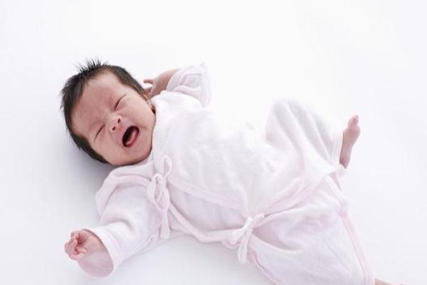 宝宝定时吐奶、哭闹是患有肠痉挛?5招帮你缓解