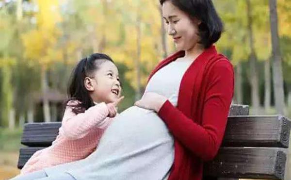 怀二胎与怀头胎究竟有何不同?从孕妈的分娩方